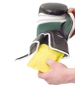 limpieza de los guantes de boxeo